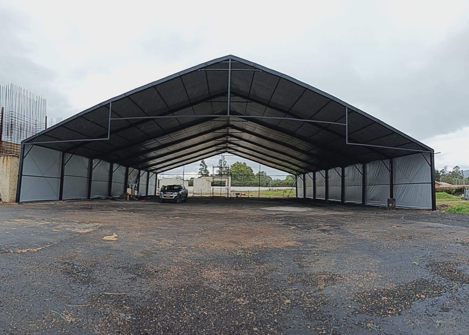 Carpa tipo hangar de gran luz